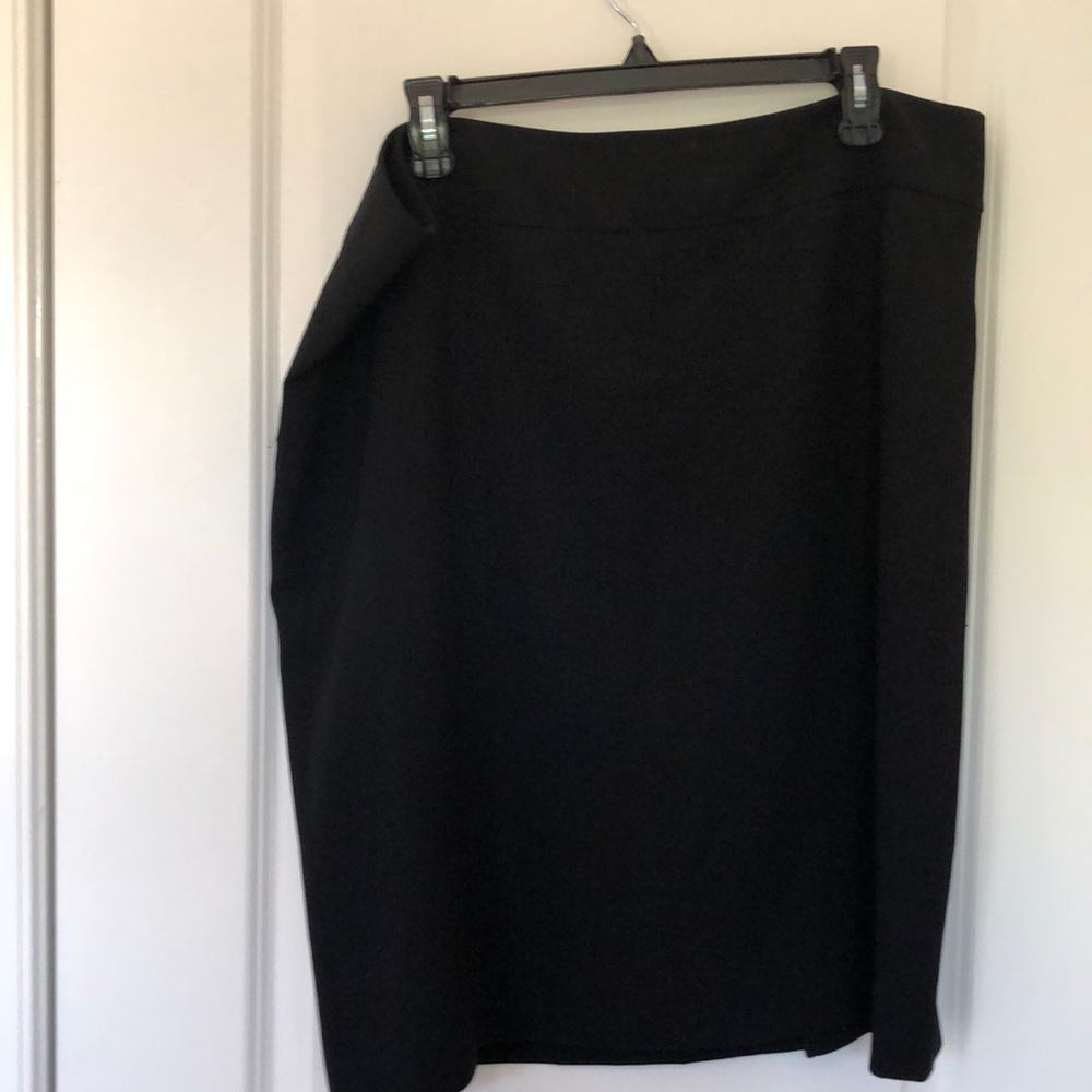 Black skirt. Ann Taylor. Size 18